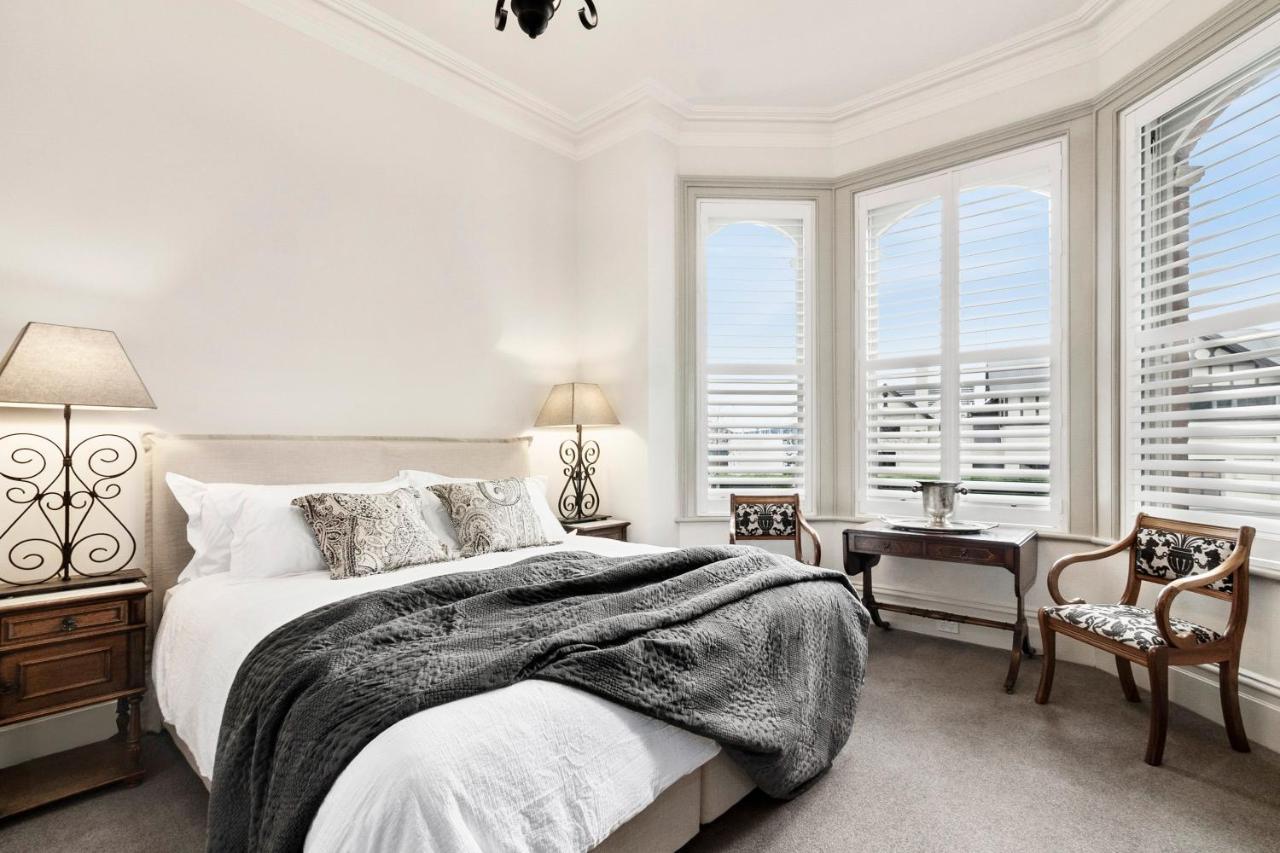 The Rivulet Bed & Breakfast Sandy Bay Exterior photo A bedroom in a house