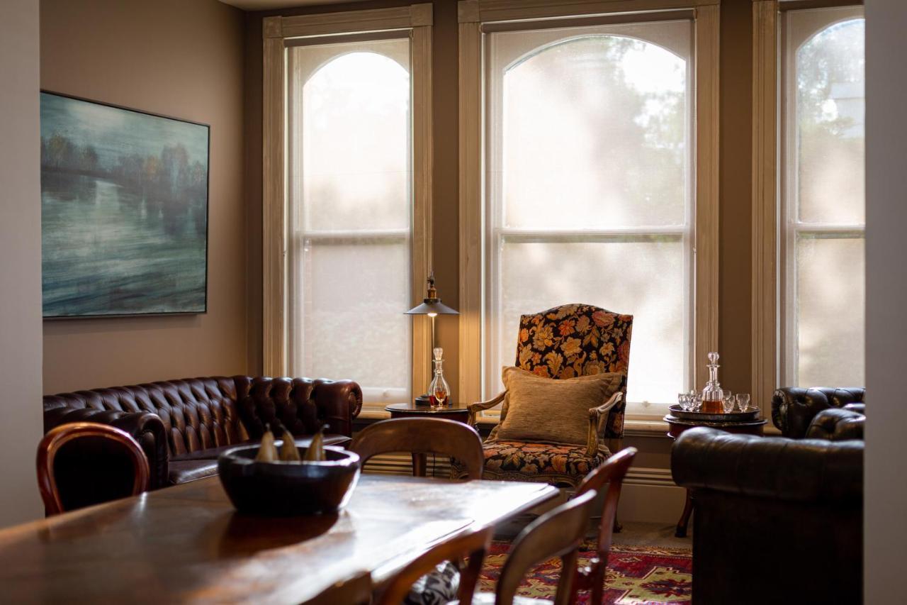 The Rivulet Bed & Breakfast Sandy Bay Exterior photo A room with cellular shades