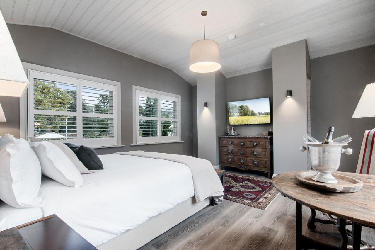 The Rivulet Bed & Breakfast Sandy Bay Exterior photo A bedroom at the Inn at the Opera House