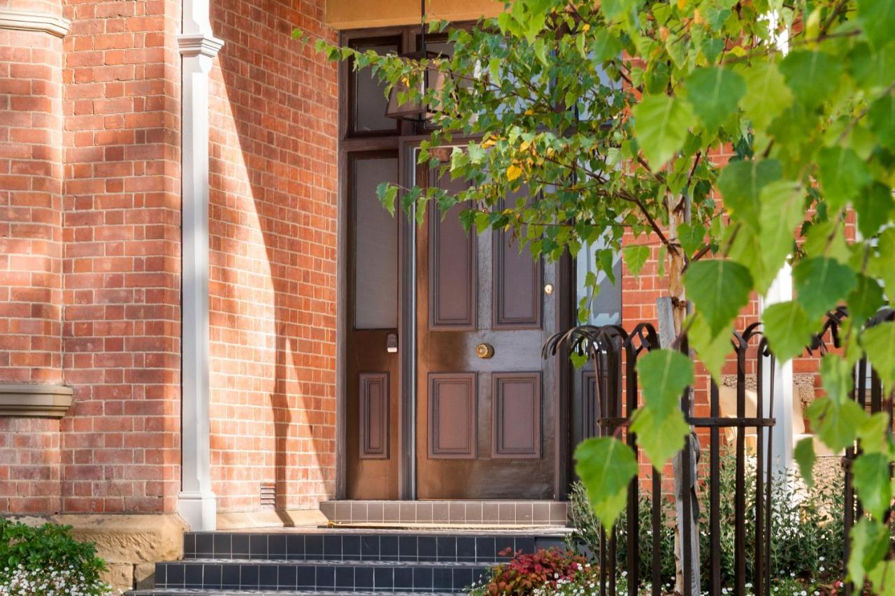 The Rivulet Bed & Breakfast Sandy Bay Exterior photo A typical front door