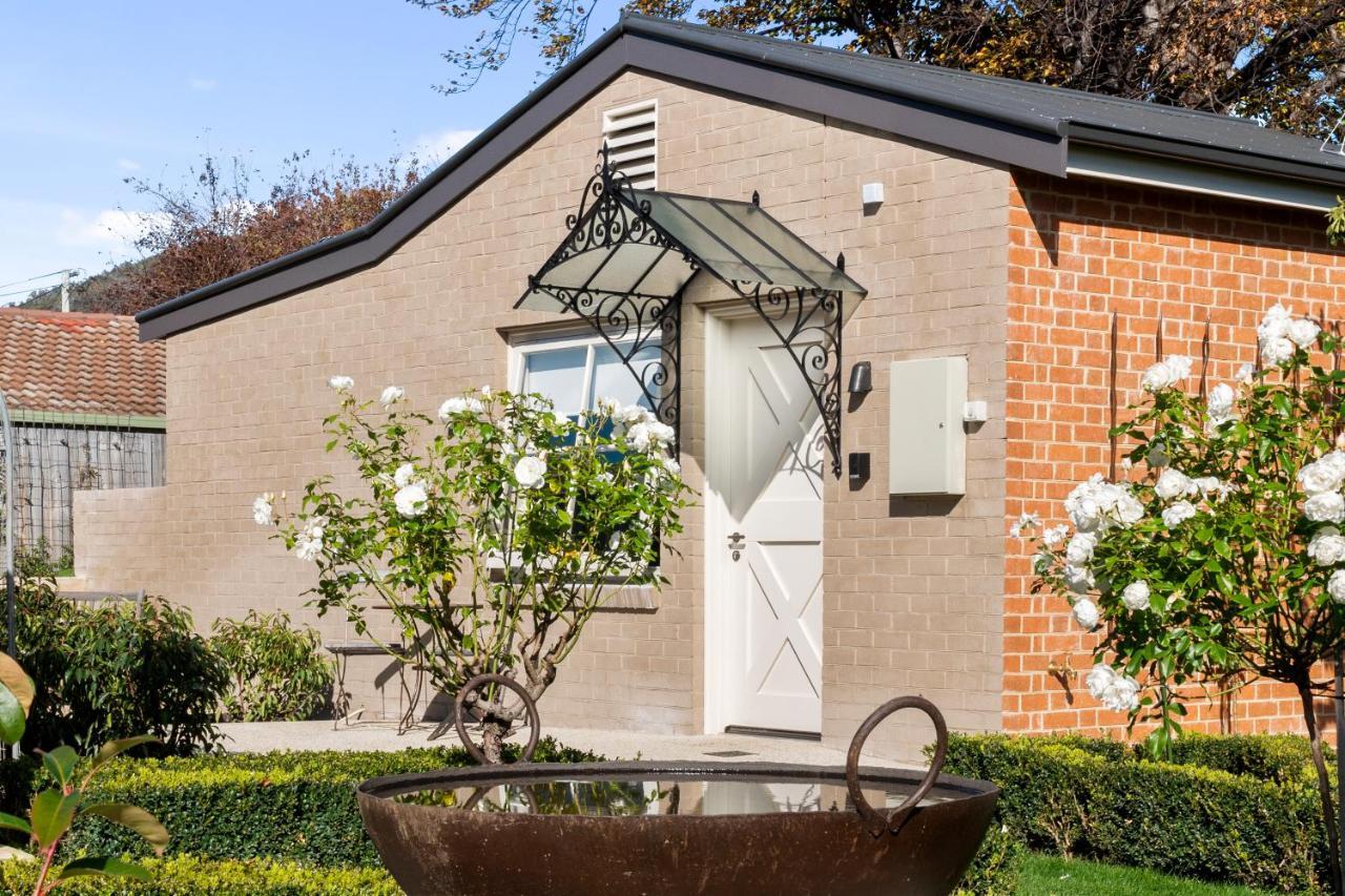 The Rivulet Bed & Breakfast Sandy Bay Exterior photo The stable cottage at the centre
