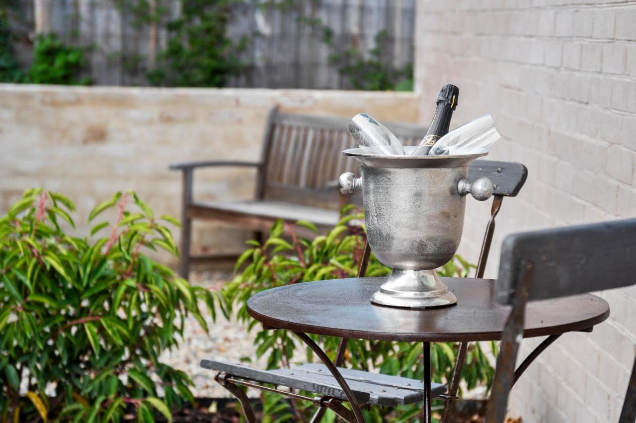 The Rivulet Bed & Breakfast Sandy Bay Exterior photo Champagne bucket
