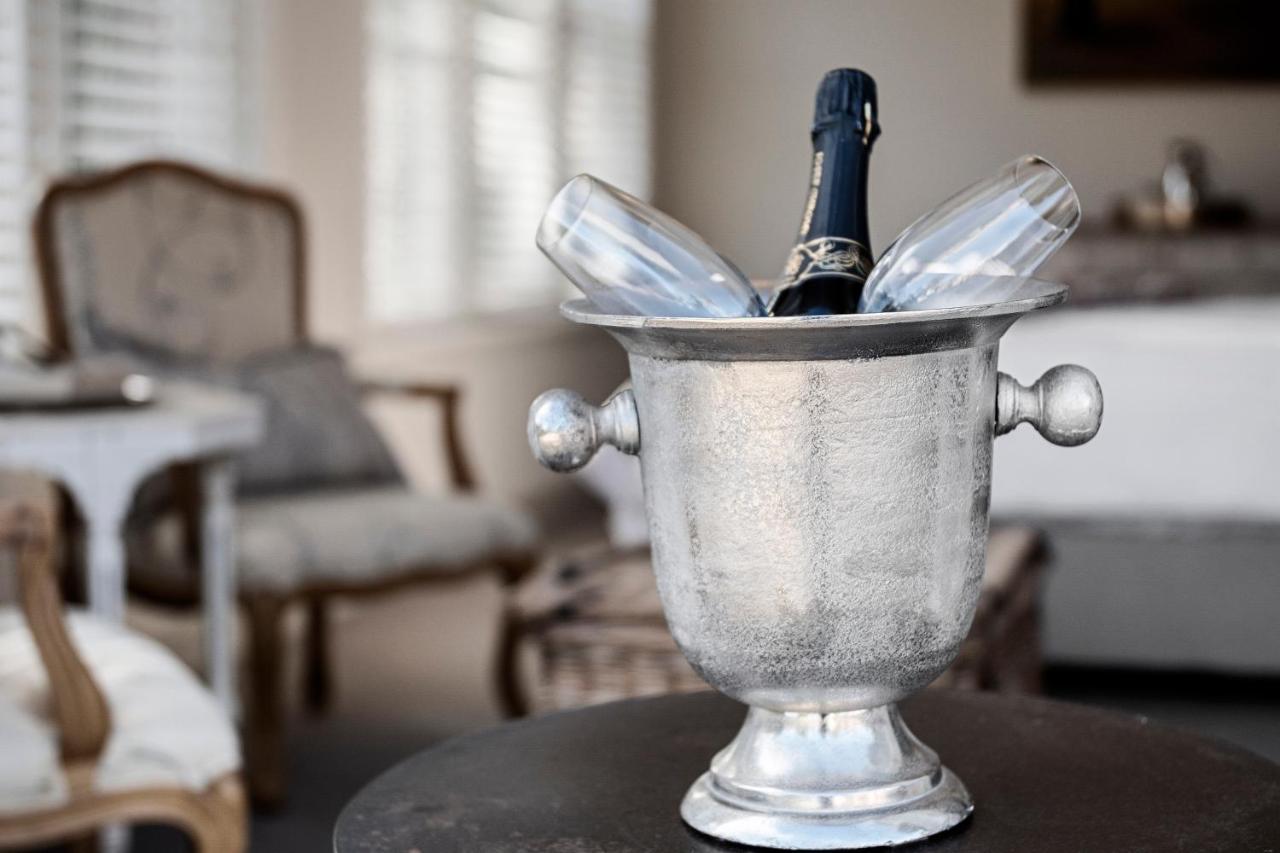 The Rivulet Bed & Breakfast Sandy Bay Exterior photo Champagne in a champagne bucket